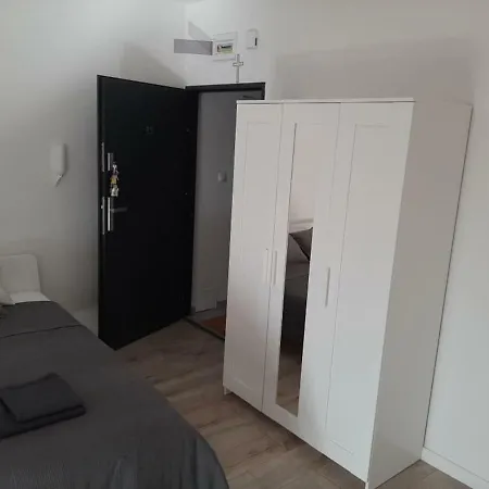 Fibra Macchiato شقة ريبنيك